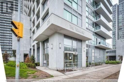 Building Photo - 275 Yorkland Rd