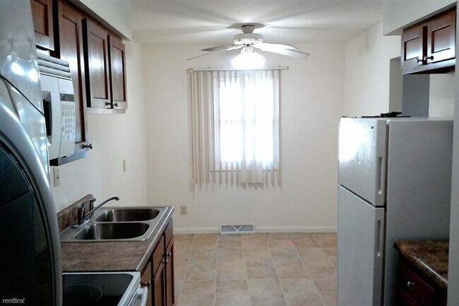 Foto del edificio - 1 br, 1 bath Apartment - 207 Pfeffer Road