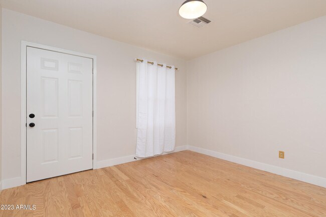 Building Photo - 1342 W Monroe St