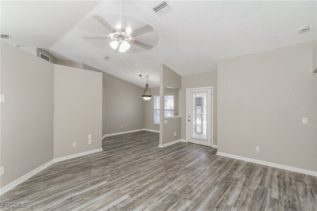 Building Photo - 1619 Geranium Ave