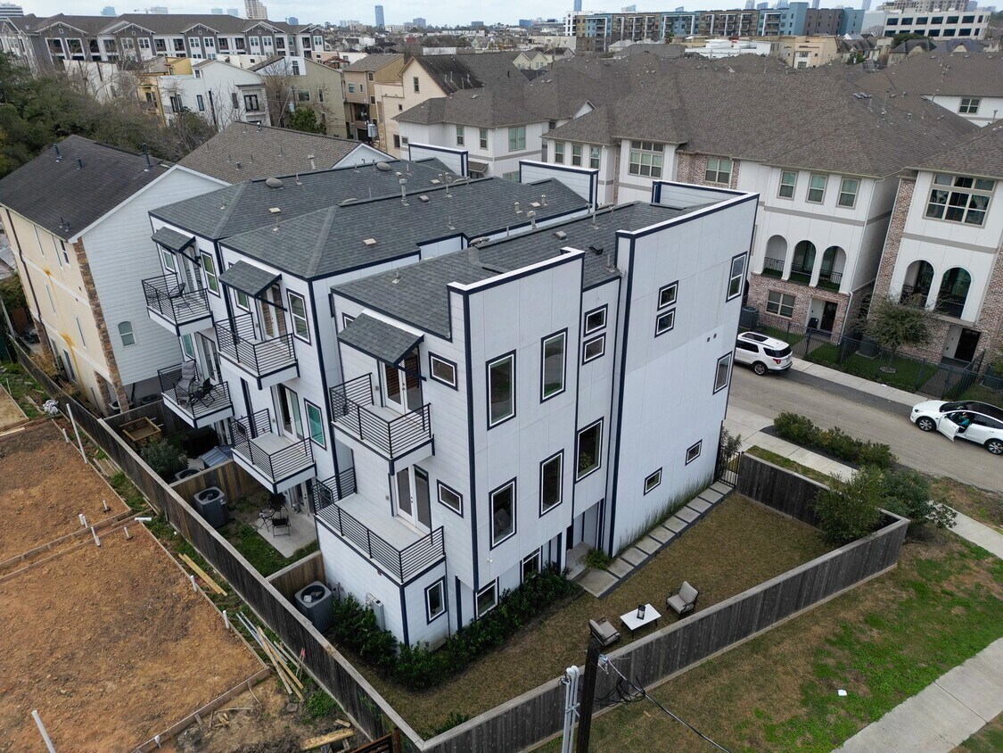 Foto del edificio - 1318 Reinerman St