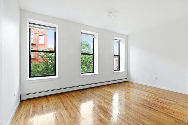 Building Photo - XXL 1 bedroom, loft-like Harlem tree-top
