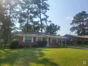 Building Photo - 513 Magnolia St