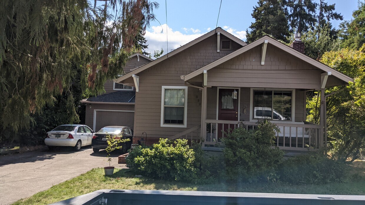 229 Cherry St, Silverton, OR 97381 House Rental in Silverton, OR