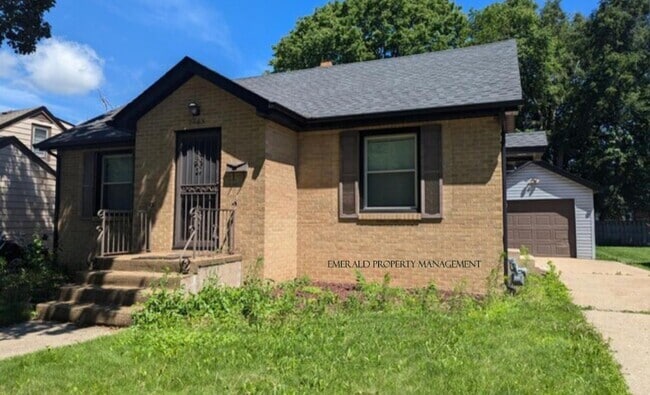 Building Photo - 2403 Custer Ave