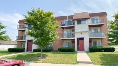 Building Photo - 2406 Marquette Rd