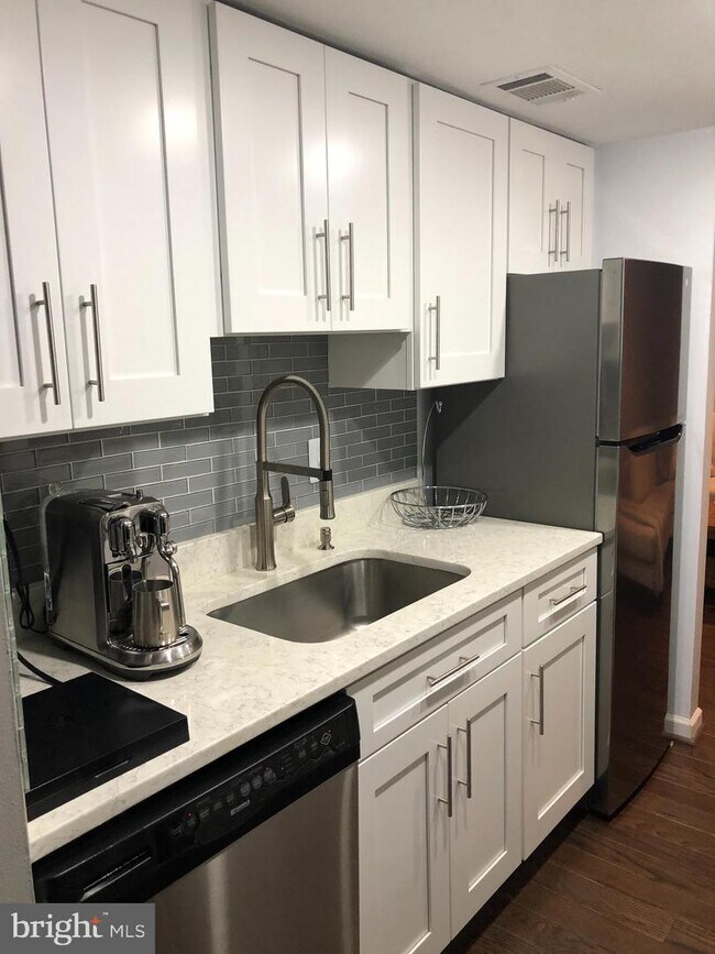 Building Photo - 9148 Lambskin Ln