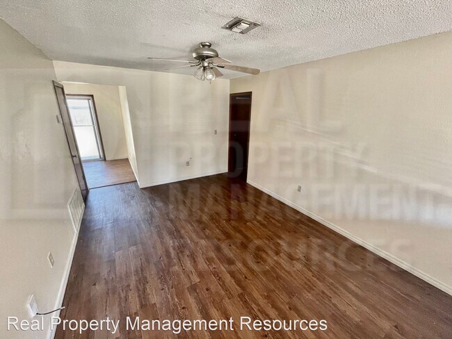 Building Photo - 3 br, 1.5 bath House - 8812 S Miller Avenue