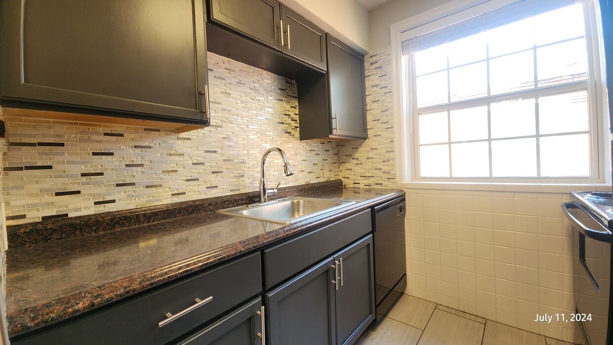 Foto principal - 6328 Sutherland Ave