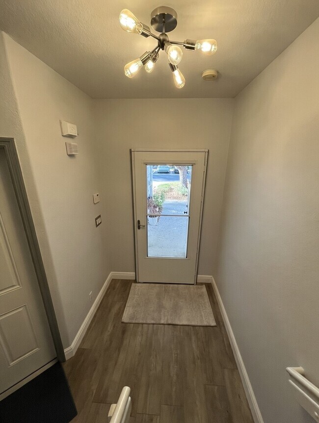 Foto del edificio - 8165 Pacific Beach Dr