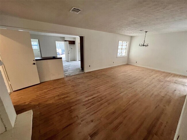 Building Photo - 5219 Chesapeake Way