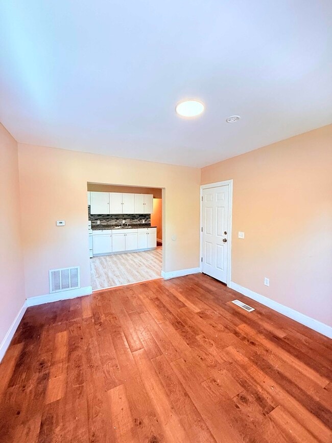 Building Photo - 2488 Woodmere St