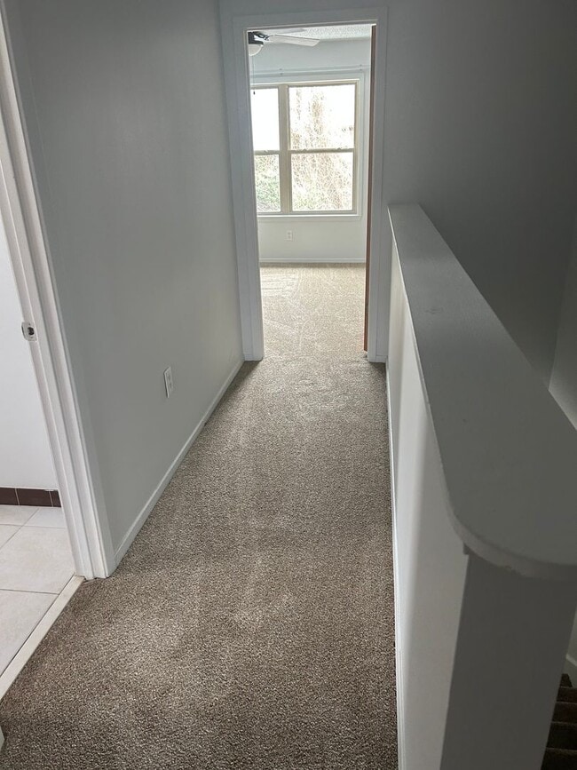 Foto del edificio - 2 Bedroom/ 1.5 Bath Townhome w/ Washer & Dryer Connection