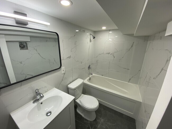 Building Photo - 55 Wentworth St S