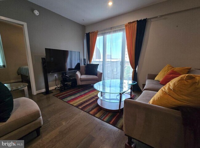 Foto del edificio - 1320 Fenwick Ln