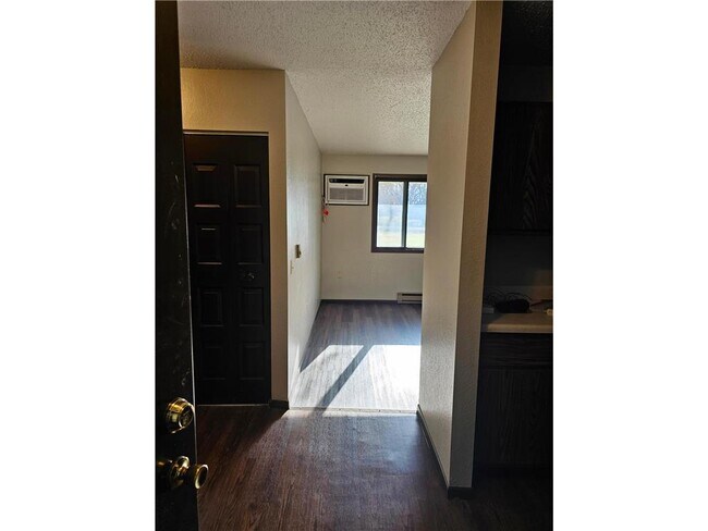 Foto del edificio - 551 Lakeview Rd