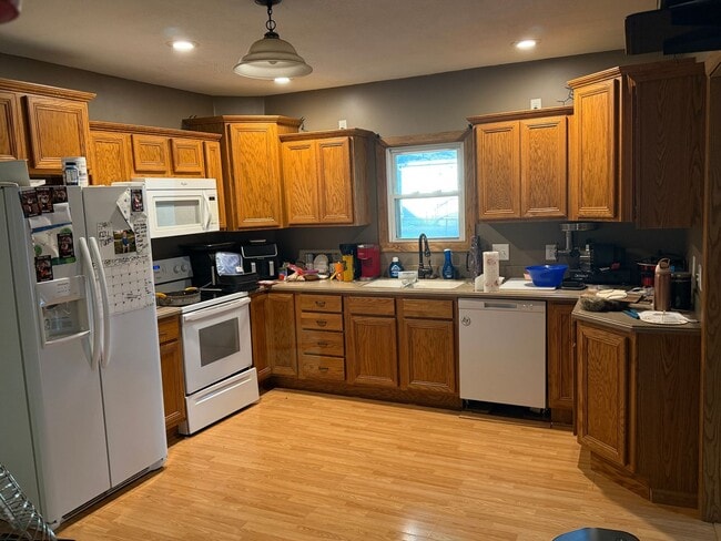 Building Photo - Large 3 Bedroom Home in City of Brookville