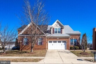 Building Photo - 1028 Llano Dr