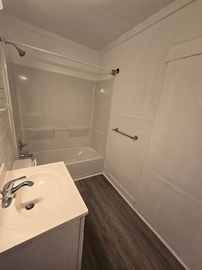 Foto del edificio - Adorable 3 bed 1 bath house! Spacious unit!