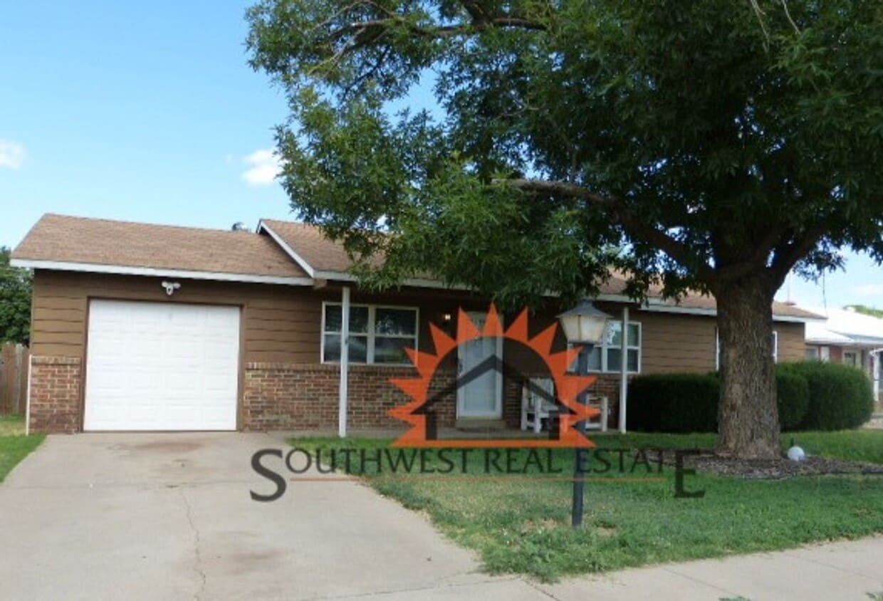 Primary Photo - Charming 3 bedroom home.