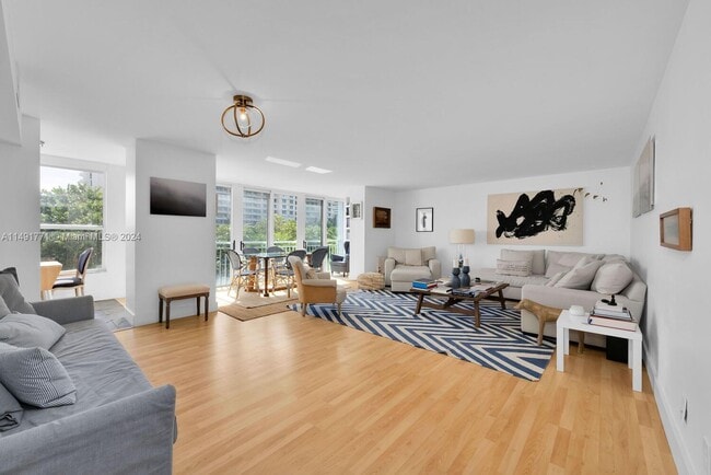 Building Photo - 607 Ocean Dr
