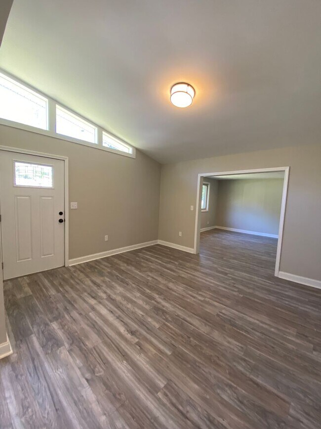 Building Photo - 523 Sardis St