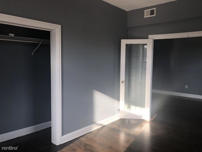 Building Photo - 2 br, 2 bath Apartment - 3803 N Clark St