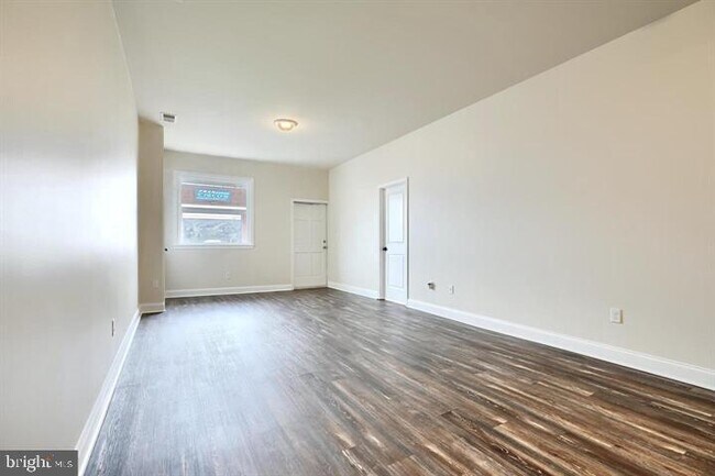 Building Photo - 106 S Haven St
