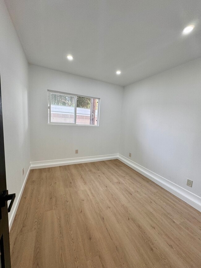 Building Photo - 13438 Barlin Ave
