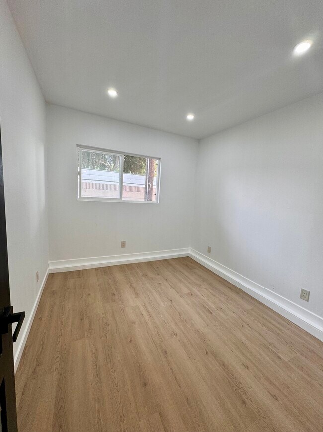 Foto del edificio - 13438 Barlin Ave