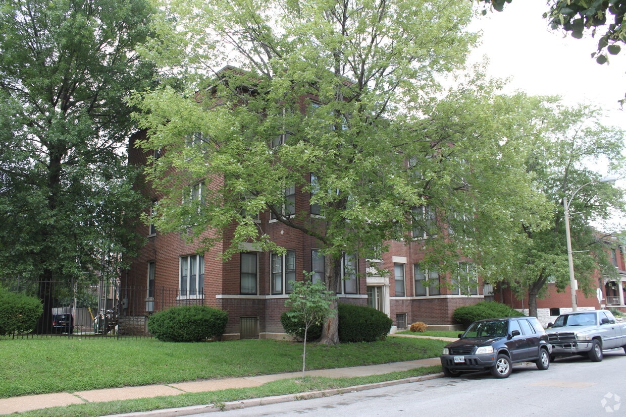 Building Photo - 4101 Flad Ave