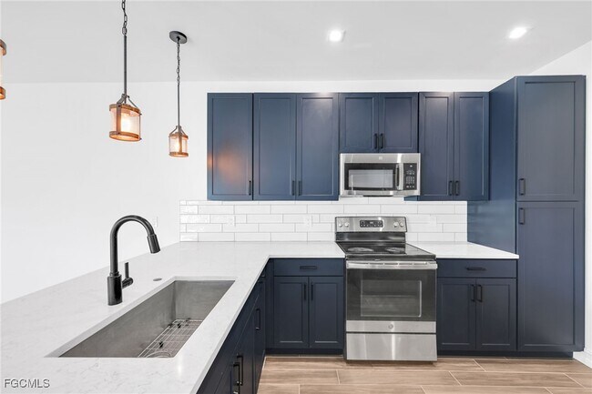 Foto del edificio - 7584 Carnegie Way