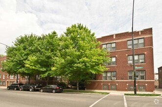 Building Photo - 2100 W Montrose Ave