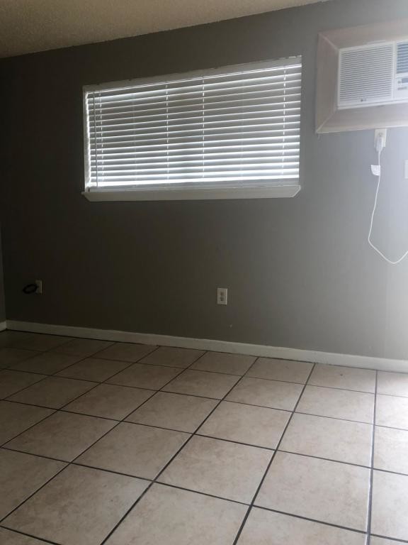 Building Photo - 4527 Tigerland