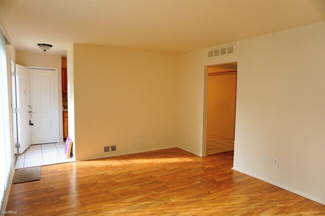 Building Photo - 3 br, 1 bath House - 25231 Dale St