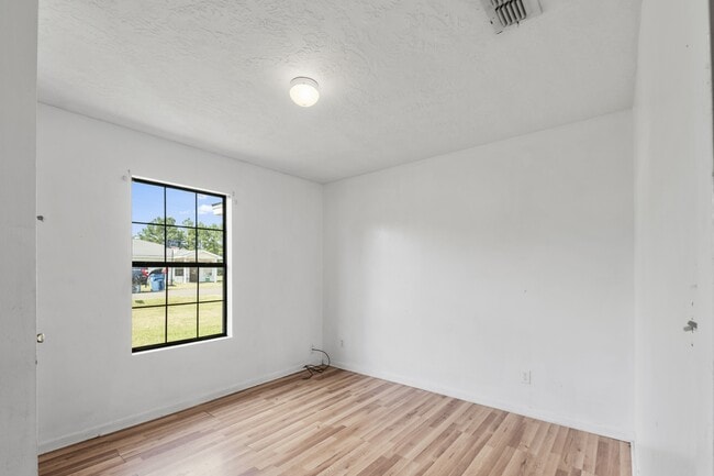 Building Photo - 195 Summer Breeze St