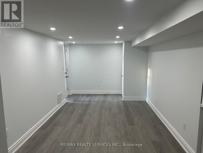 Building Photo - 6903 Cumberland Ct