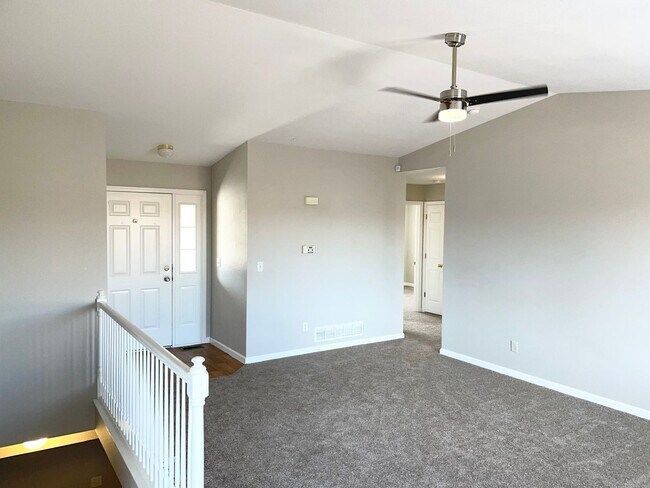 Building Photo - Adorable & Spacious Main Level Living in W...