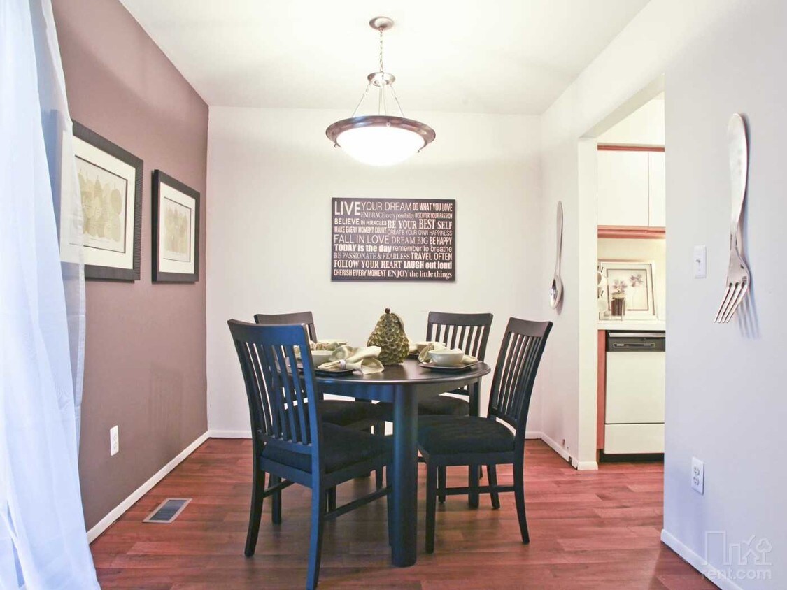 Foto del edificio - 24070 Country Squire St