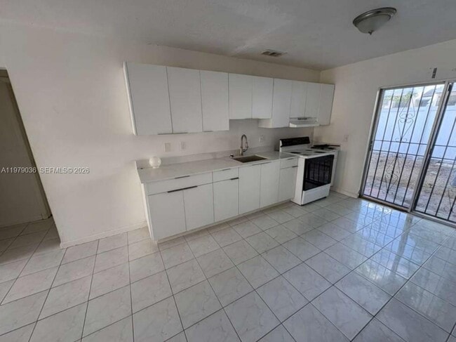 Building Photo - 1622 Sunrise Blvd