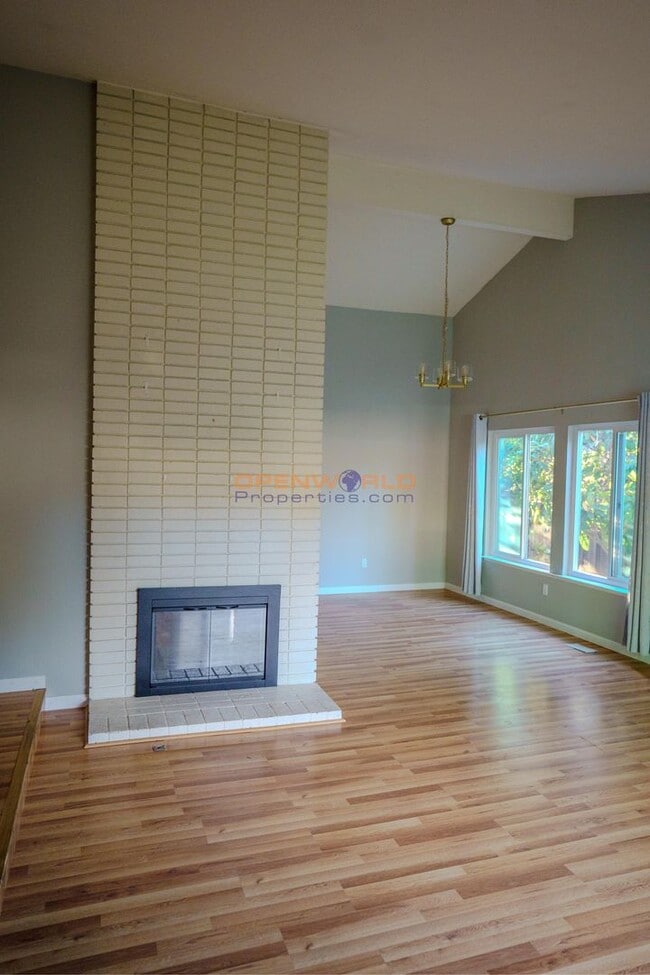 Building Photo - Spacious 4BR Single-Story Home w/ Garage i...