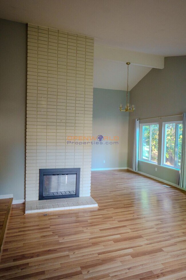 Foto del edificio - Spacious 4BR Single-Story Home w/ Garage i...