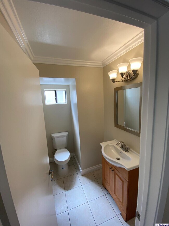 Foto del edificio - 1366 E Garfield Ave