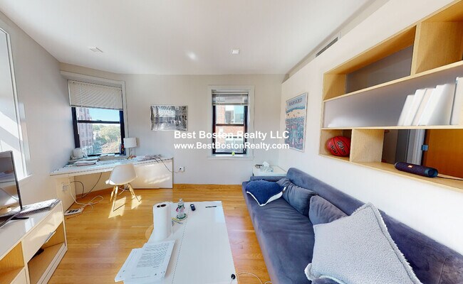 Building Photo - 115 Mt Auburn St