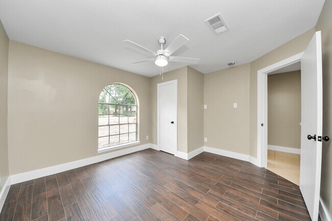 Building Photo - 11811 Campos Dr