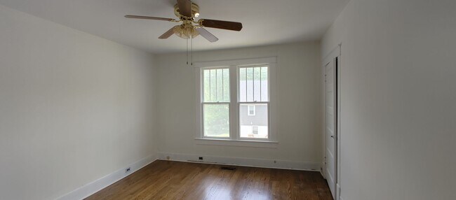 Building Photo - Affordable Downtown 3 Bedroom Rental