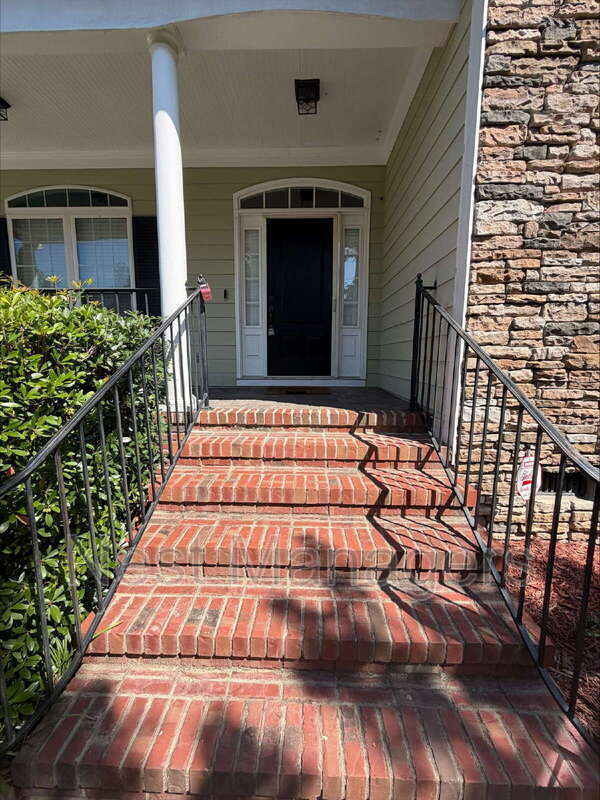 Building Photo - 2409 Thorngrove Ct
