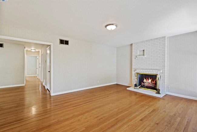 Building Photo - 666 Bluefield Ln