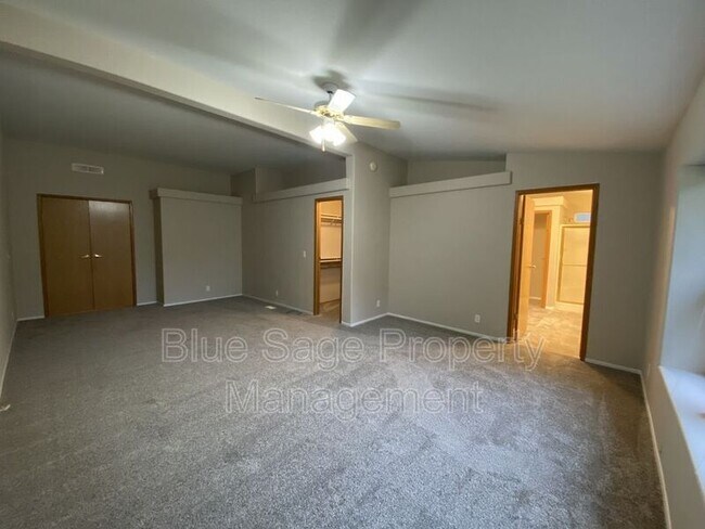 Building Photo - 1375 S Bagley Creek Rd