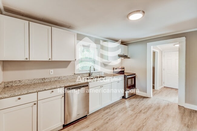 Building Photo - 907 47th Way S